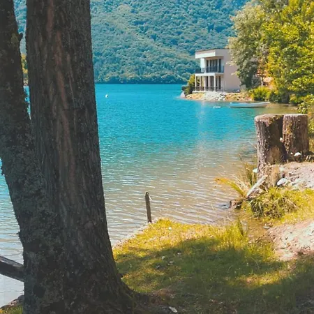 Apartment H&e Vikendica Na Vodi *