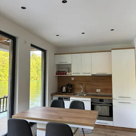 Apartment H&e Vikendica Na Vodi