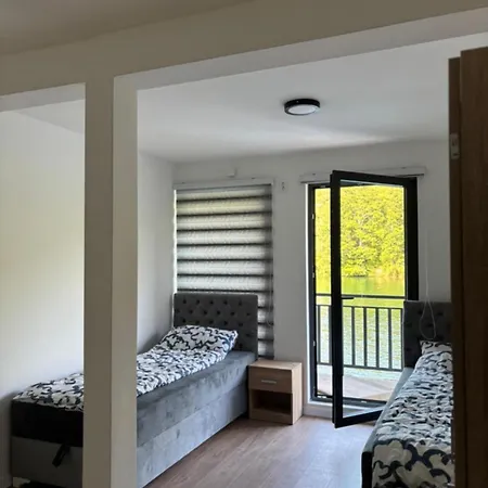 Apartment H&e Vikendica Na Vodi