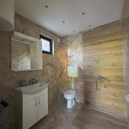 H&e Vikendica Na Vodi Apartment Klotjevac