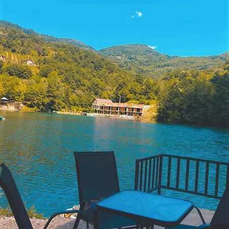 H&e Vikendica Na Vodi Apartment *