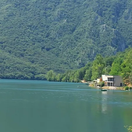 H&e Vikendica Na Vodi Apartment