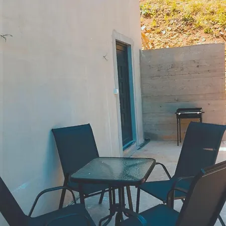 H&e Vikendica Na Vodi Apartment *